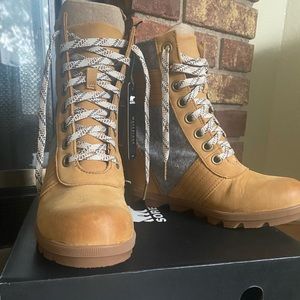 BNWB! Sorel “LEXIE” wedge boots sz 7.5